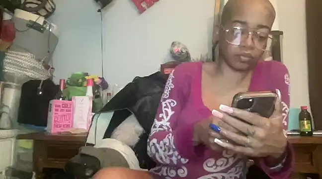 Snapshot of MommyConfident chatting on February 2025 04:42:02 AM MommyConfident online show from February 2025 04:42:02 AM