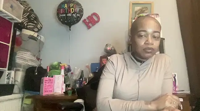 Snapshot of MommyConfident chatting on February 2025 12:15:02 AM MommyConfident online show from February 2025 12:15:02 AM