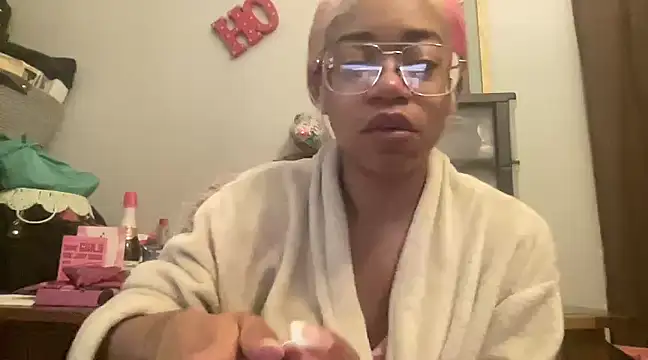 Snapshot of MommyConfident chatting on March 2025 08:40:01 PM MommyConfident online show from March 2025 08:40:01 PM