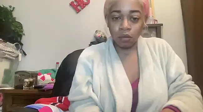 Snapshot of MommyConfident chatting on March 2025 05:41:02 AM MommyConfident online show from March 2025 05:41:02 AM