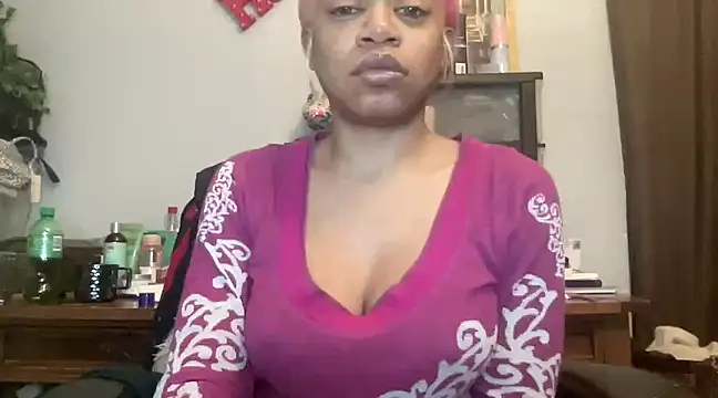 Snapshot of MommyConfident chatting on March 2025 06:44:02 PM MommyConfident online show from March 2025 06:44:02 PM