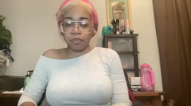 Snapshot of MommyConfident chatting on March 2025 06:03:02 PM MommyConfident online show from March 2025 06:03:02 PM