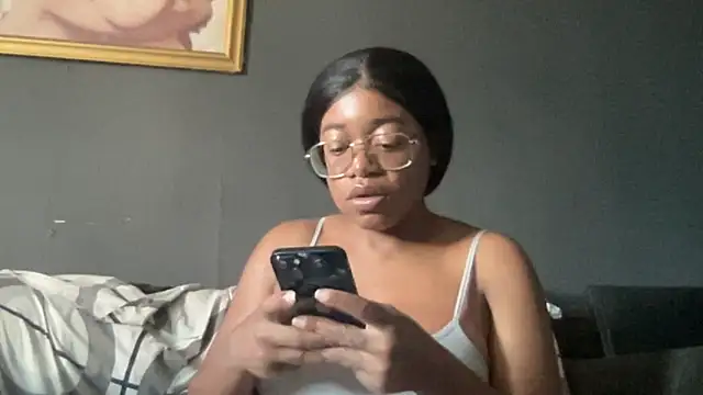 Snapshot of MommyConfident chatting on September 2025 06:02:02 PM MommyConfident online show from September 2025 06:02:02 PM