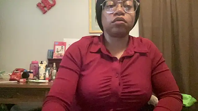 Snapshot of MommyConfident chatting on September 2025 02:44:02 PM MommyConfident online show from September 2025 02:44:02 PM