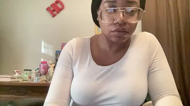 MommyConfident online show from December 2025 07:55:01 PM