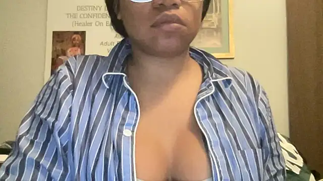 MommyConfident online show from May 2026 10:37:01 PM