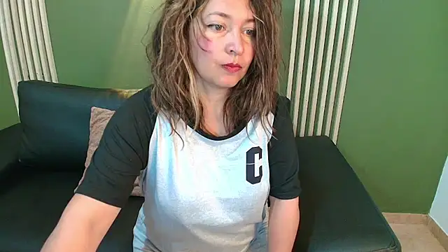 Snapshot of Devil_Sara chatting on October 2025 12:27:01 PM Devil Sara online show from October 2025 12:27:01 PM