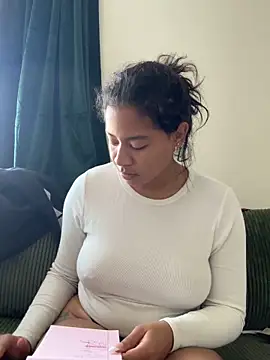 VanessaBling online show from December 2025 04:00:01 PM