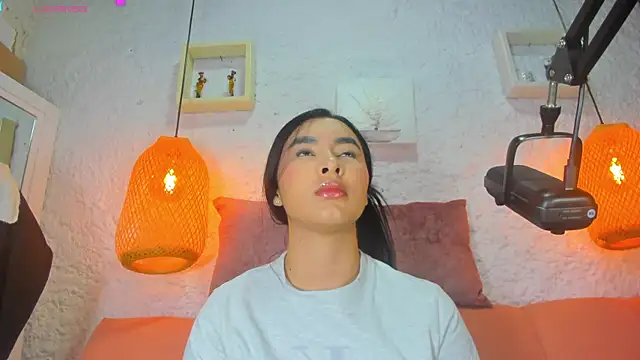 emiily s online show from October 2025 12:03:01 PM