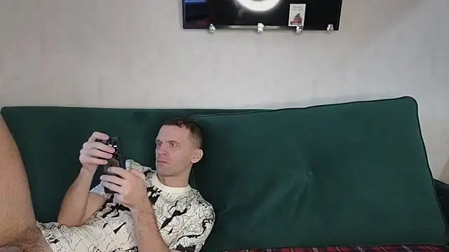 Snapshot of FoxLoveBasik chatting on February 2025 10:39:02 AM FoxLoveBasik online show from February 2025 10:39:02 AM