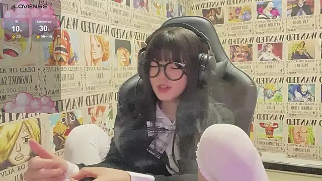 Snapshot of SNAKEgirlQAQ chatting on December 2024 05:31:01 PM SNAKEgirlQAQ online show from December 2024 05:31:01 PM