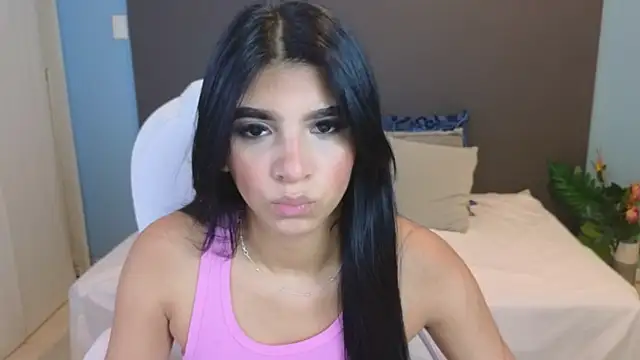 Snapshot of maiaa_ruiz chatting on January 2025 01:08:02 PM maiaa ruiz online show from January 2025 01:08:02 PM