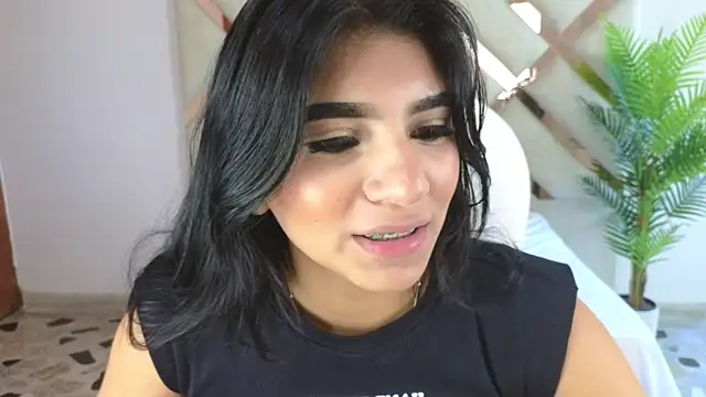 Snapshot of maiaa_ruiz chatting on January 2025 01:28:01 PM maiaa ruiz online show from January 2025 01:28:01 PM