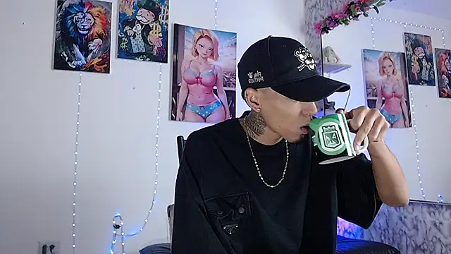 Snapshot of Liam_lee chatting on September 2025 01:33:02 PM Liam lee online show from September 2025 01:33:02 PM