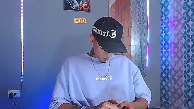Liam lee online show from April 2026 09:20:02 PM