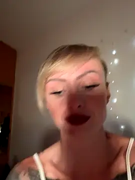 haileyhope  online show from November 2025 11:25:02 PM