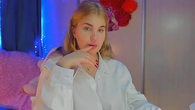 CoraSwon online show from February 2025 05:55:02 PM