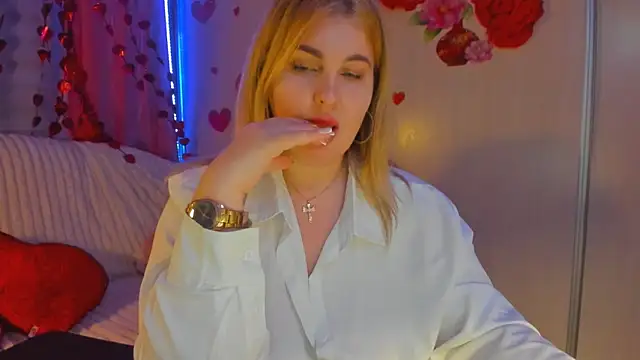 CoraSwon online show from February 2025 09:32:02 PM