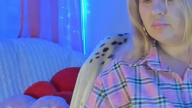 CoraSwon online show from March 2025 04:45:01 PM