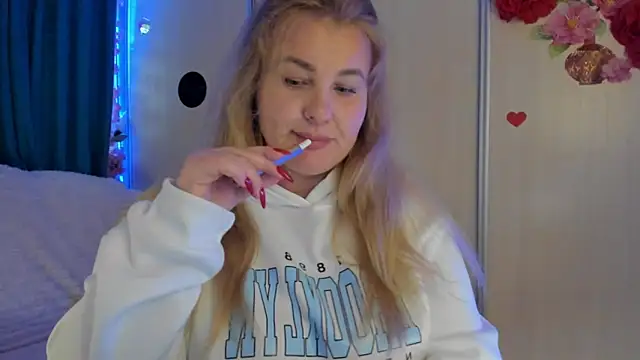 CoraSwon online show from September 2025 07:56:02 AM