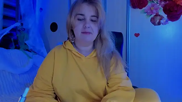 CoraSwon online show from November 2025 11:15:01 PM