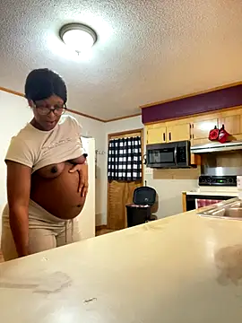 KLoveeee online show from December 2025 02:25:01 PM