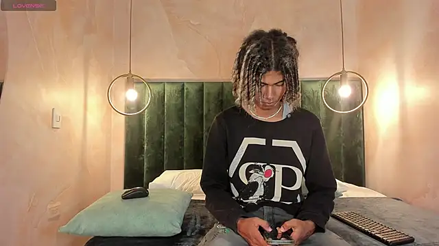 Maxim-Walker online show from January 2025 03:04:02 AM