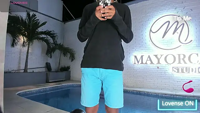 Maxim-Walker online show from October 2025 06:12:02 AM