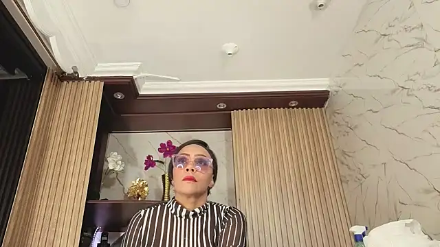 AmberNix online show from April 2026 01:34:02 PM