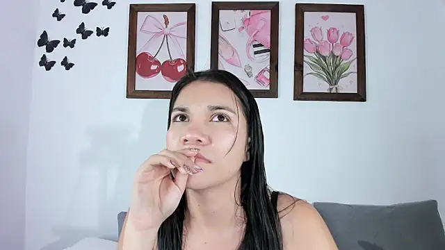 Snapshot of Emiily_Parkerr chatting on March 2026 11:00:01 PM Emiily Parkerr online show from March 2026 11:00:01 PM