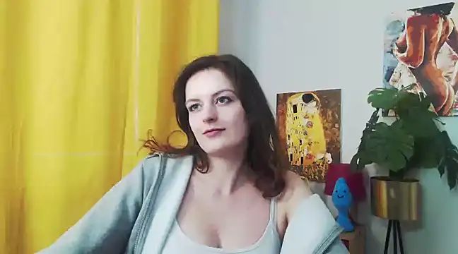 Snapshot of juicyNadine chatting on December 2024 12:28:02 PM juicyNadine online show from December 2024 12:28:02 PM