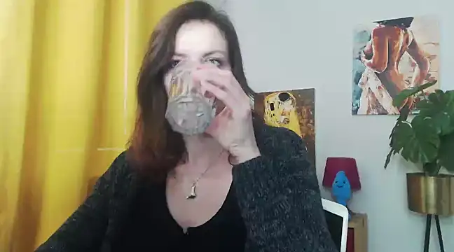 Snapshot of juicyNadine chatting on January 2025 12:39:01 PM juicyNadine online show from January 2025 12:39:01 PM