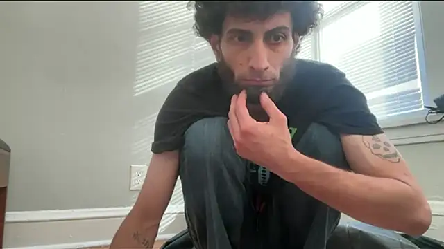 pantslesstraveler plt online show from October 2025 02:04:01 PM