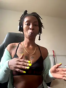 LeyaHoneybuns online show from November 2025 07:25:01 PM