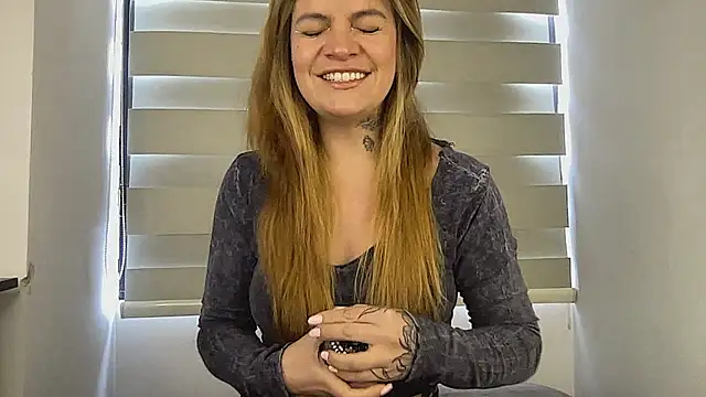 Val   online show from September 2025 03:44:01 PM