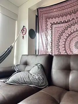 Val   online show from October 2025 05:56:01 PM