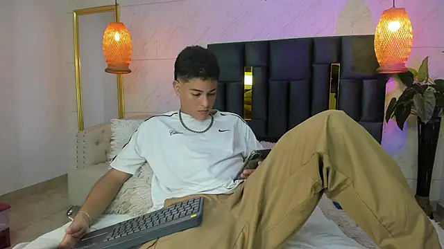 Levy Steve online show from November 2025 04:12:02 AM