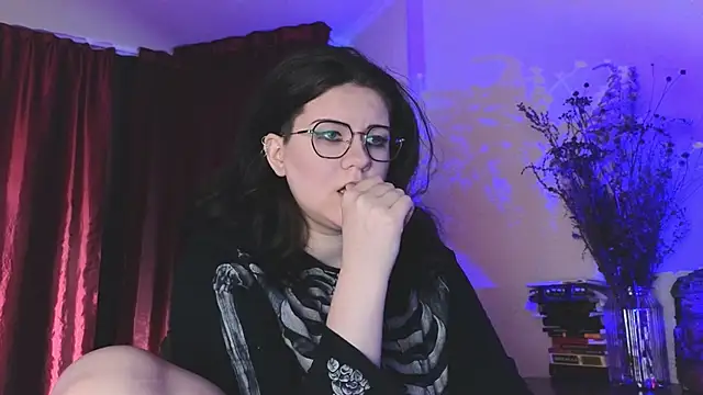 Snapshot of Laura_Karamazov chatting on December 2024 08:39:02 AM Laura Karamazov online show from December 2024 08:39:02 AM