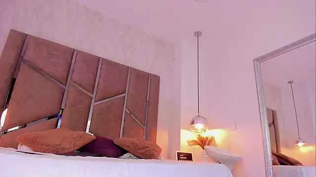 Snapshot of Martinaa_Jones_ chatting on February 2025 05:50:01 PM Martinaa Jones online show from February 2025 05:50:01 PM