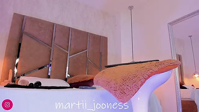 Snapshot of Martinaa_Jones_ chatting on February 2025 02:18:01 AM Martinaa Jones online show from February 2025 02:18:01 AM