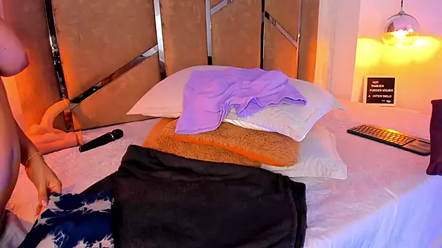 Snapshot of Martinaa_Jones_ chatting on March 2025 09:05:02 PM Martinaa Jones online show from March 2025 09:05:02 PM