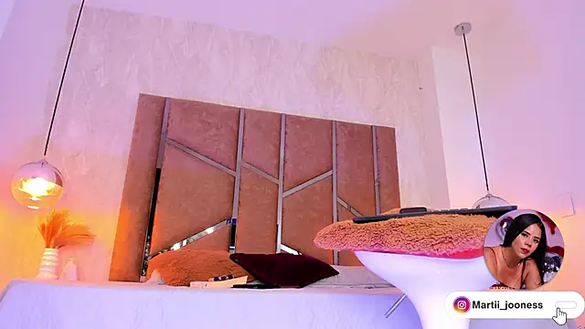 Snapshot of Martinaa_Jones_ chatting on March 2025 06:37:02 PM Martinaa Jones online show from March 2025 06:37:02 PM