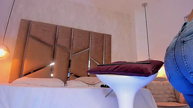 Snapshot of Martinaa_Jones_ chatting on September 2025 07:25:02 PM Martinaa Jones online show from September 2025 07:25:02 PM