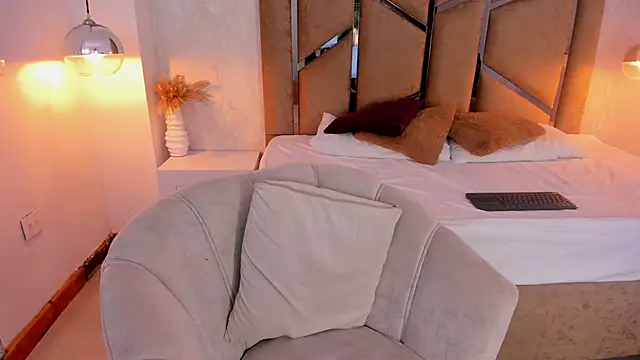 Snapshot of Martinaa_Jones_ chatting on September 2025 07:36:01 PM Martinaa Jones online show from September 2025 07:36:01 PM