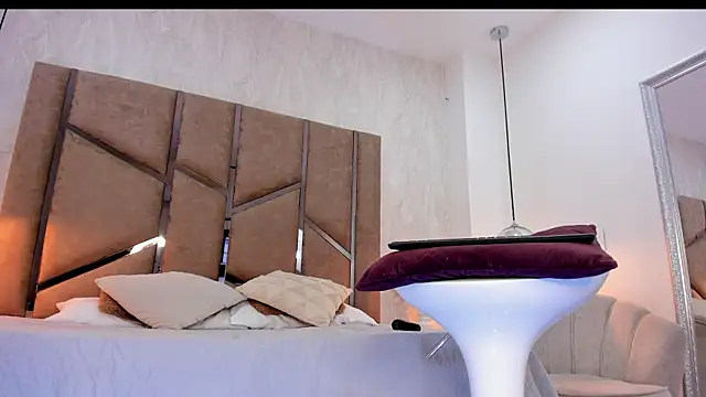 Snapshot of Martinaa_Jones_ chatting on September 2025 07:38:01 PM Martinaa Jones online show from September 2025 07:38:01 PM