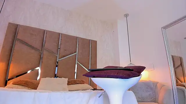 Snapshot of Martinaa_Jones_ chatting on October 2025 08:07:02 PM Martinaa Jones online show from October 2025 08:07:02 PM