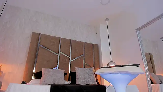 Snapshot of Martinaa_Jones_ chatting on December 2025 12:10:02 PM Martinaa Jones online show from December 2025 12:10:02 PM