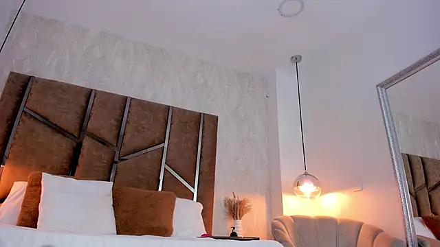 Martinaa Jones  online show from February 2026 12:20:01 PM