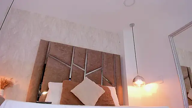 Martinaa Jones  online show from March 2026 12:33:01 PM