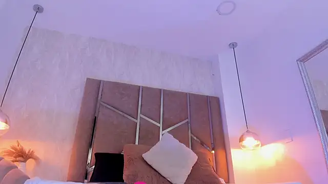 Martinaa Jones  online show from May 2026 01:05:02 PM